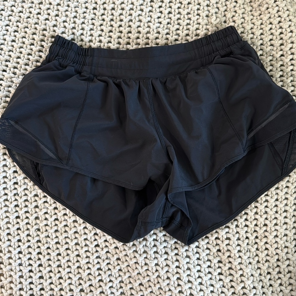 Lululemon Hotty Hot Low Rise Lined Short 2.5”